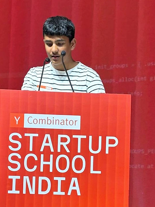 Aalind Tiwari speaking at Startup School India